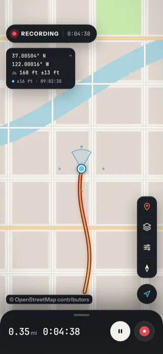 The sheet folded to one line with the distance, the time and small Pause and Stop buttons